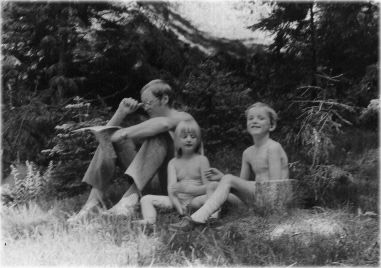 Rast - mit Papi und Schwester! (um 1983)
