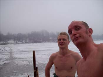 Bild 11 : Harte Jungs trotzen dem russischen Winter! :-)